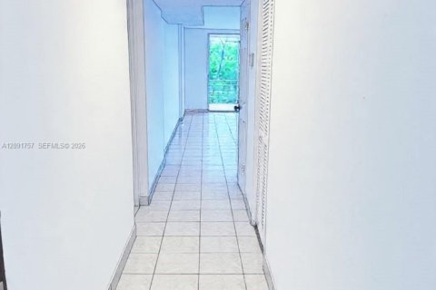 Copropriété à louer à North Miami Beach, Floride: 1 chambre, 80.36 m2 № 2382118 - photo 10