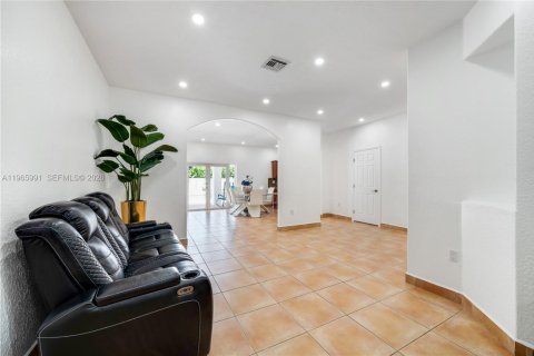 Casa en alquiler en Homestead, Florida, 1 dormitorio, 180.69 m2 № 2027557 - foto 4