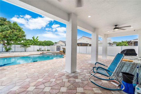 Casa en alquiler en Homestead, Florida, 1 dormitorio, 180.69 m2 № 2027557 - foto 2