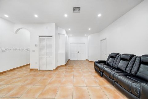 Casa en alquiler en Homestead, Florida, 1 dormitorio, 180.69 m2 № 2027557 - foto 5