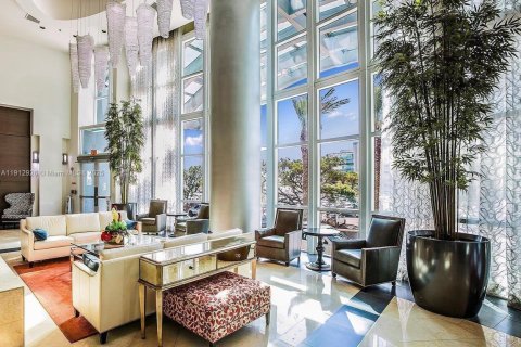 Condominio en alquiler en Miami, Florida, 1 dormitorio, 70.61 m2 № 1969166 - foto 17