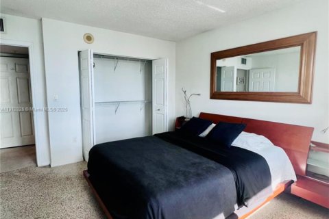 Condominio en alquiler en Miami, Florida, 1 dormitorio, 70.61 m2 № 1969166 - foto 12
