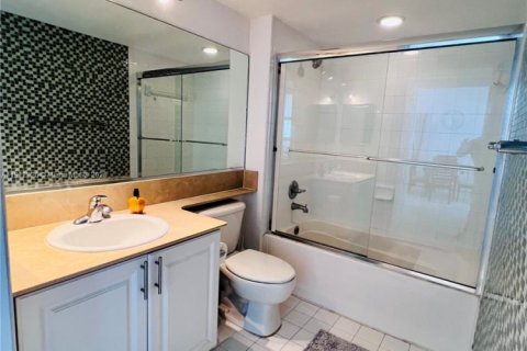 Condominio en alquiler en Miami, Florida, 1 dormitorio, 70.61 m2 № 1969166 - foto 13
