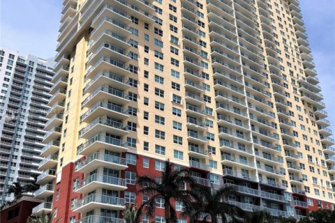 Condominio en alquiler en Miami, Florida, 1 dormitorio, 70.61 m2 № 1969166 - foto 22