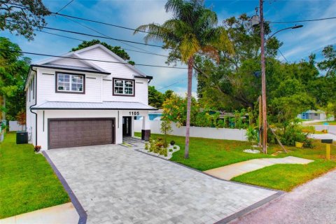 House in Safety Harbor, Florida 4 bedrooms, 268.39 sq.m. № 2098273