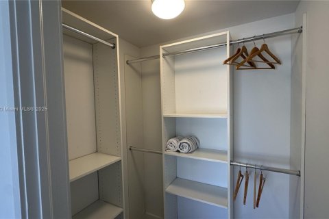 Condo in Bay Harbor Islands, Florida, 2 bedrooms  № 2053823 - photo 28