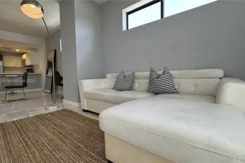 Condo in Bay Harbor Islands, Florida, 2 bedrooms  № 2053823 - photo 13