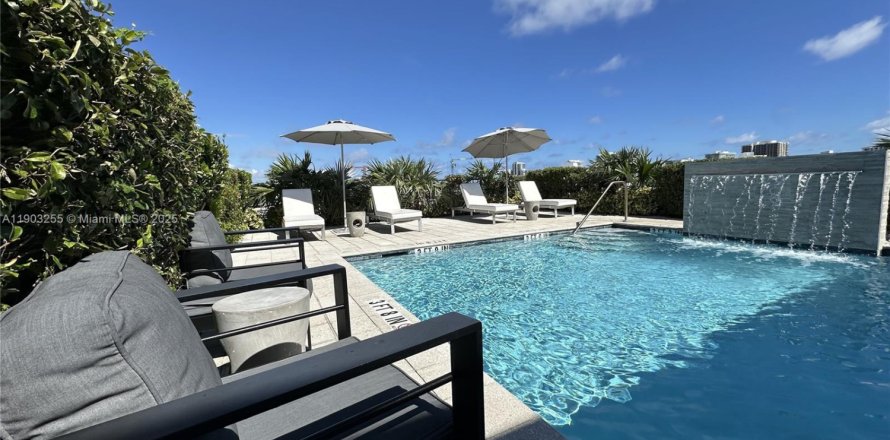 Condo in Bay Harbor Islands, Florida, 2 bedrooms  № 2053823