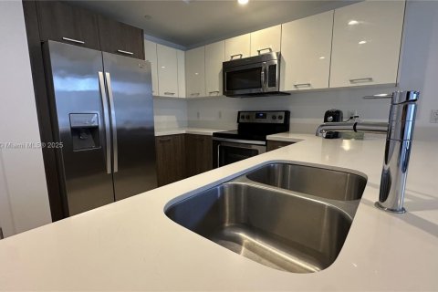 Condo in Bay Harbor Islands, Florida, 2 bedrooms  № 2053823 - photo 4