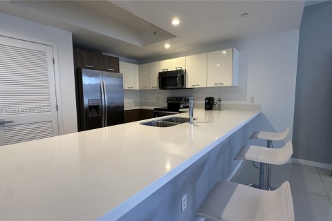 Condo in Bay Harbor Islands, Florida, 2 bedrooms  № 2053823 - photo 3