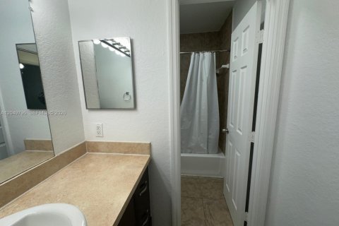 Apartment in Wilton Manors, Florida 2 bedrooms № 2176915 - photo 13