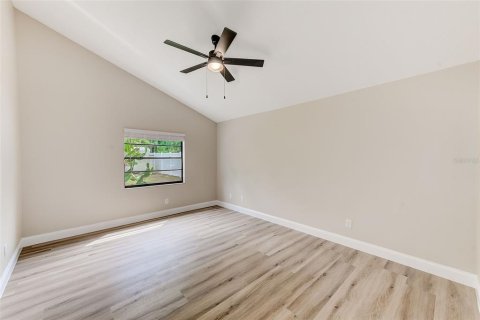 Casa en venta en Tampa, Florida, 4 dormitorios, 187.76 m2 № 1904882 - foto 15