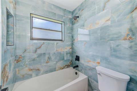 Casa en venta en Tampa, Florida, 4 dormitorios, 187.76 m2 № 1904882 - foto 18