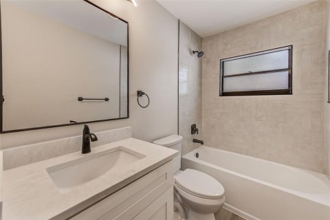 Casa en venta en Tampa, Florida, 4 dormitorios, 187.76 m2 № 1904882 - foto 27