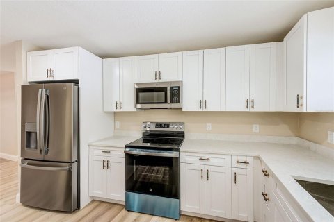 Casa en venta en Tampa, Florida, 4 dormitorios, 187.76 m2 № 1904882 - foto 9