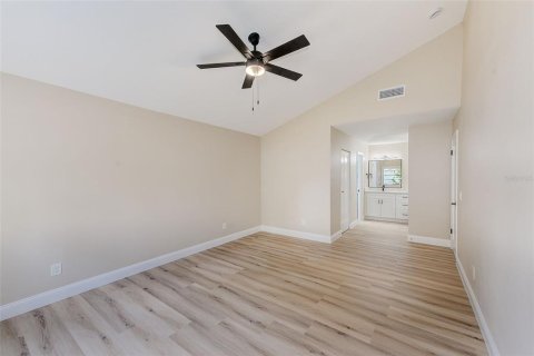 Casa en venta en Tampa, Florida, 4 dormitorios, 187.76 m2 № 1904882 - foto 16