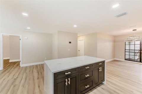 Casa en venta en Tampa, Florida, 4 dormitorios, 187.76 m2 № 1904882 - foto 10
