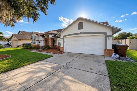 House in Kissimmee, Florida 3 bedrooms, 152.73 sq.m. № 2393737 - photo 2