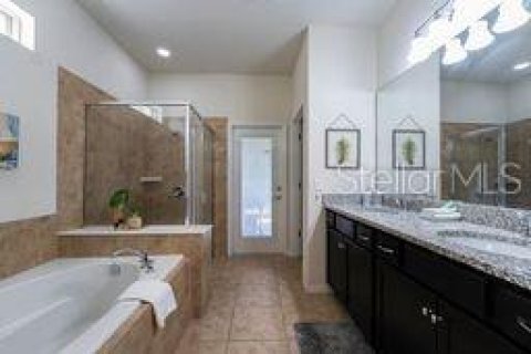 Casa en venta en Kissimmee, Florida, 6 dormitorios, 291.9 m2 № 1853716 - foto 20