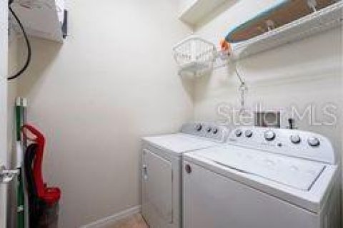 Casa en venta en Kissimmee, Florida, 6 dormitorios, 291.9 m2 № 1853716 - foto 23
