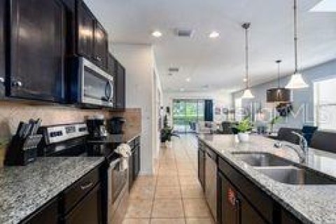 Casa en venta en Kissimmee, Florida, 6 dormitorios, 291.9 m2 № 1853716 - foto 6