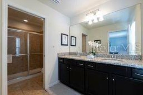 Casa en venta en Kissimmee, Florida, 6 dormitorios, 291.9 m2 № 1853716 - foto 19