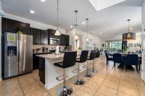Casa en venta en Kissimmee, Florida, 6 dormitorios, 291.9 m2 № 1853716 - foto 7