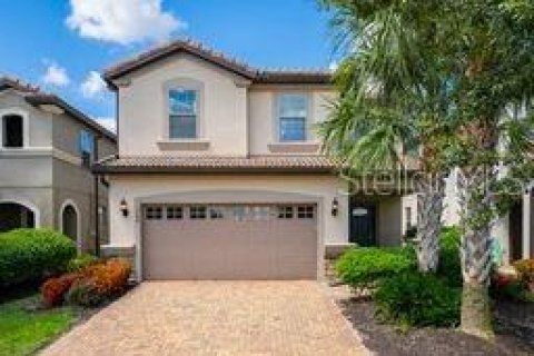 Casa en venta en Kissimmee, Florida, 6 dormitorios, 291.9 m2 № 1853716 - foto 1