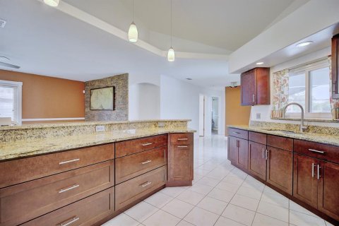 Купить виллу или дом в Киссимми, Флорида 4 комнаты, 185.25м2, № 2353316 - фото 12