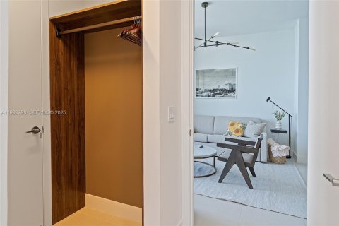 Купить кондоминиум в Майами, Флорида 3 спальни, 115.76м2, № 2053118 - фото 22