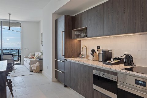 Купить кондоминиум в Майами, Флорида 3 спальни, 115.76м2, № 2053118 - фото 2