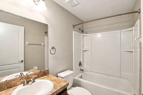 House in Auburndale, Florida 3 bedrooms, 158.86 sq.m. № 2390999 - photo 15