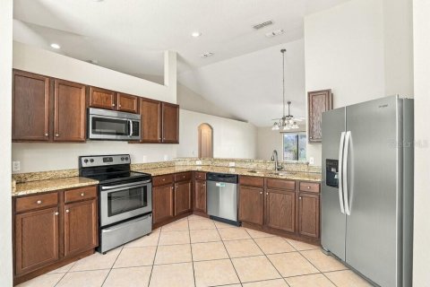 House in Auburndale, Florida 3 bedrooms, 158.86 sq.m. № 2390999 - photo 6