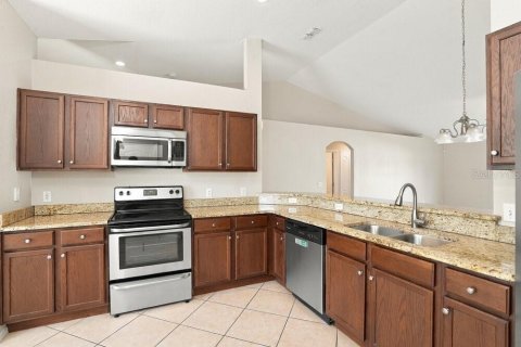 House in Auburndale, Florida 3 bedrooms, 158.86 sq.m. № 2390999 - photo 7