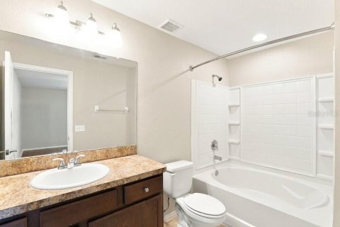 House in Auburndale, Florida 3 bedrooms, 158.86 sq.m. № 2390999 - photo 10