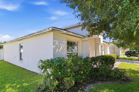 House in Auburndale, Florida 3 bedrooms, 158.86 sq.m. № 2390999 - photo 2