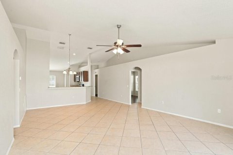 House in Auburndale, Florida 3 bedrooms, 158.86 sq.m. № 2390999 - photo 5