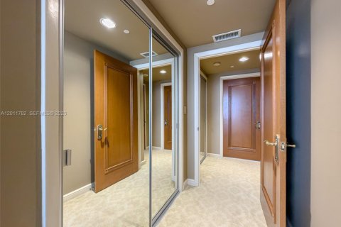 Condominio en venta en Aventura, Florida, 2 dormitorios, 144.93 m2 № 2186278 - foto 19