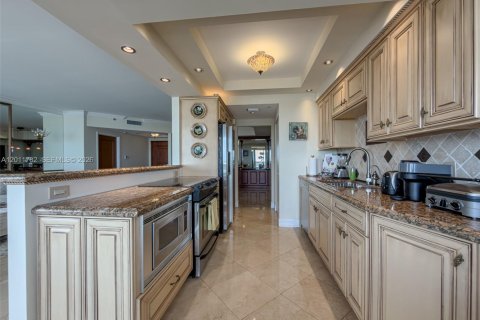 Condominio en venta en Aventura, Florida, 2 dormitorios, 144.93 m2 № 2186278 - foto 15