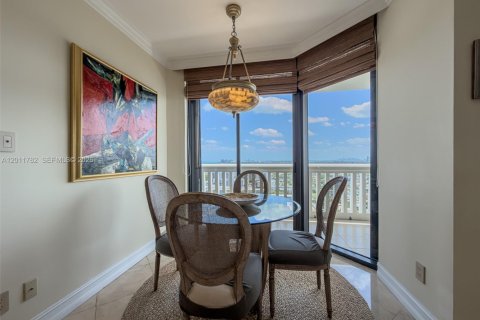 Condominio en venta en Aventura, Florida, 2 dormitorios, 144.93 m2 № 2186278 - foto 11