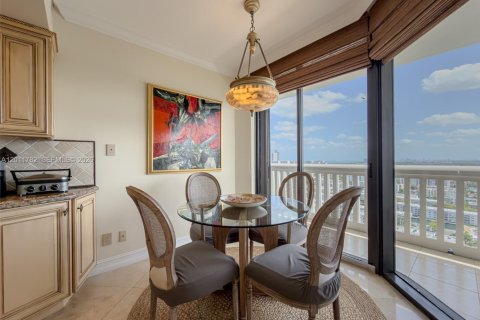 Condominio en venta en Aventura, Florida, 2 dormitorios, 144.93 m2 № 2186278 - foto 9