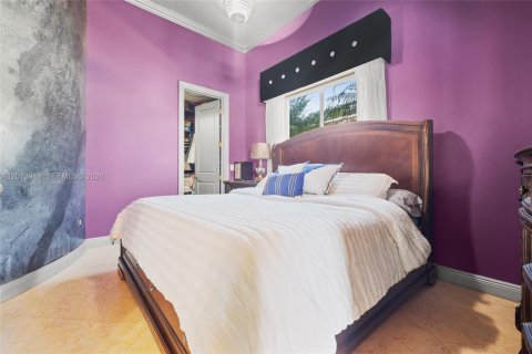 Villa ou maison à vendre à Hialeah Gardens, Floride: 5 chambres, 414.62 m2 № 2076471 - photo 27