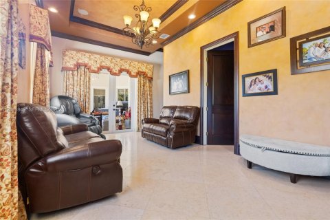 Villa ou maison à vendre à Hialeah Gardens, Floride: 5 chambres, 414.62 m2 № 2076471 - photo 26