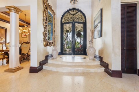 Villa ou maison à vendre à Hialeah Gardens, Floride: 5 chambres, 414.62 m2 № 2076471 - photo 13