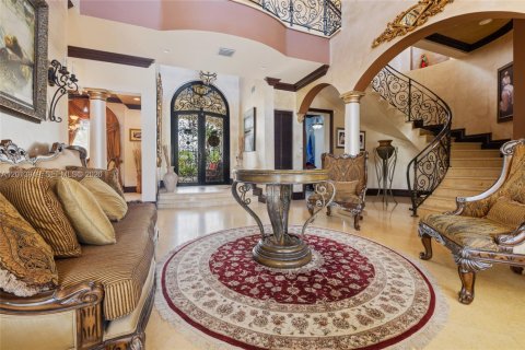 Villa ou maison à vendre à Hialeah Gardens, Floride: 5 chambres, 414.62 m2 № 2076471 - photo 9