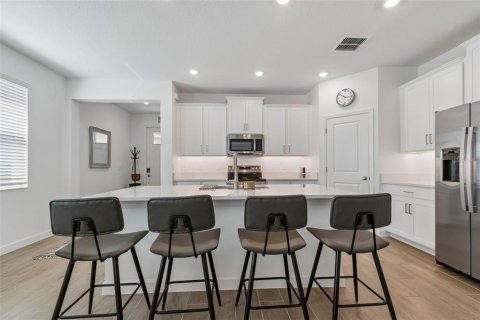 House in San Antonio, Florida 2 bedrooms, 165.64 sq.m. № 2157712 - photo 21