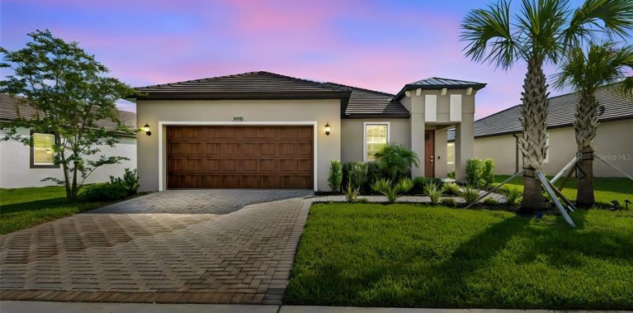 House in San Antonio, Florida 2 bedrooms, 165.64 sq.m. № 2157712