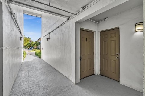 Copropriété à louer à Pompano Beach, Floride: 2 chambres, 87.24 m2 № 1997211 - photo 28