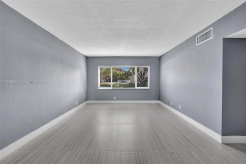 Copropriété à louer à Pompano Beach, Floride: 2 chambres, 87.24 m2 № 1997211 - photo 4