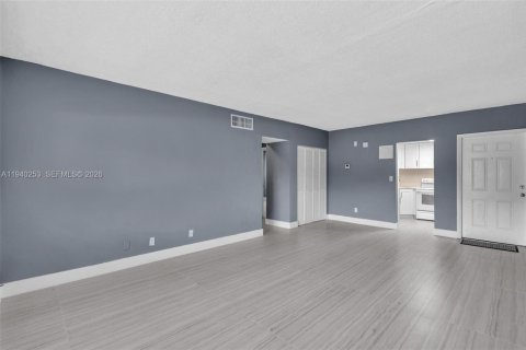 Copropriété à louer à Pompano Beach, Floride: 2 chambres, 87.24 m2 № 1997211 - photo 6